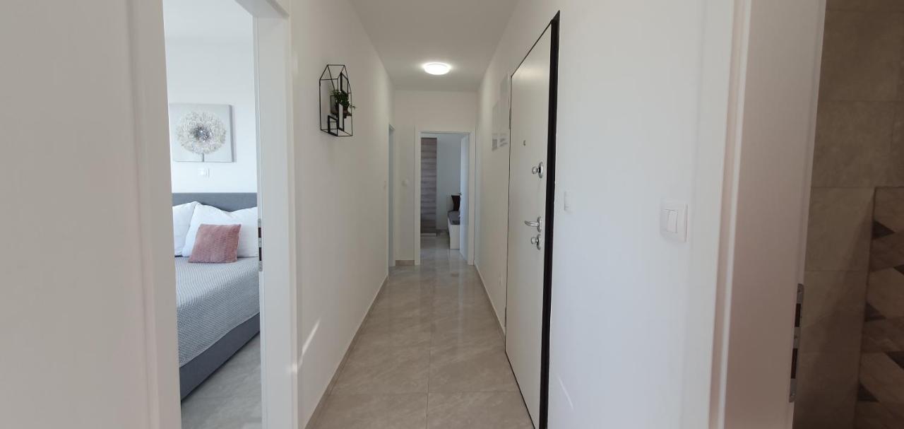 Seahorse Luxury Apartment With Pool And Sea View โนวาลยา ภายนอก รูปภาพ