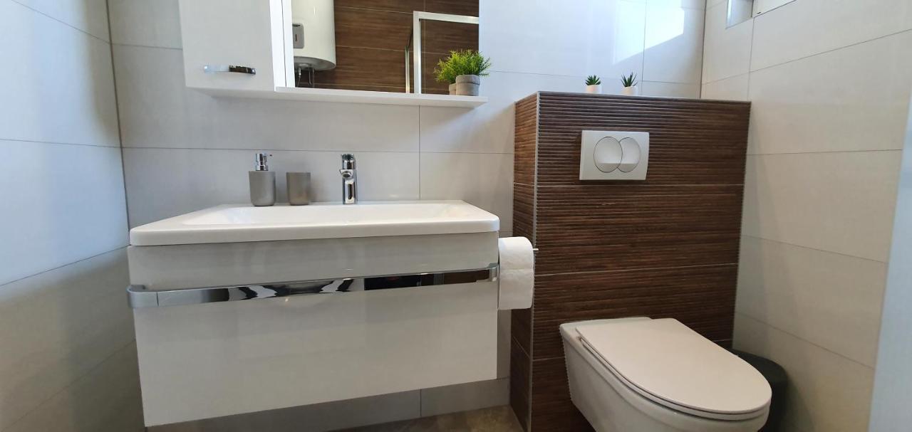 Seahorse Luxury Apartment With Pool And Sea View โนวาลยา ภายนอก รูปภาพ