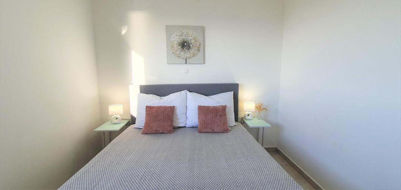 Seahorse Luxury Apartment With Pool And Sea View โนวาลยา ภายนอก รูปภาพ