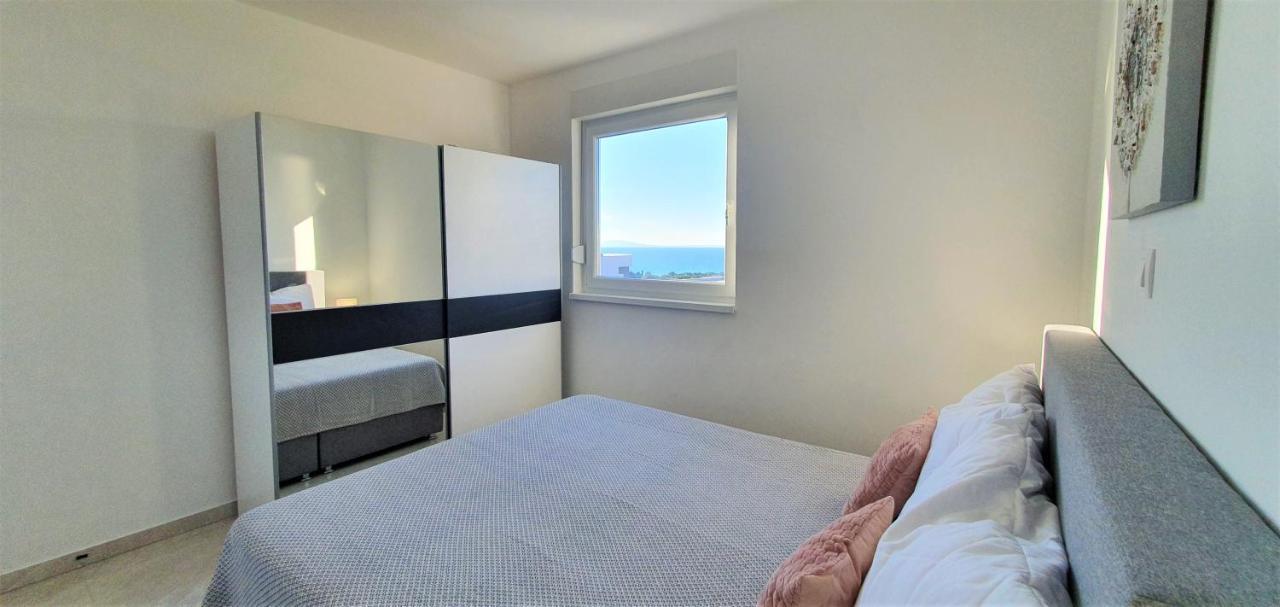 Seahorse Luxury Apartment With Pool And Sea View โนวาลยา ภายนอก รูปภาพ