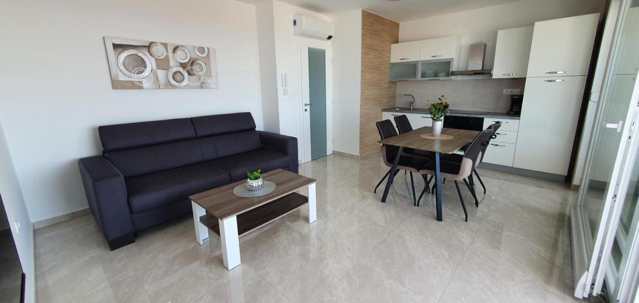 Seahorse Luxury Apartment With Pool And Sea View โนวาลยา ภายนอก รูปภาพ